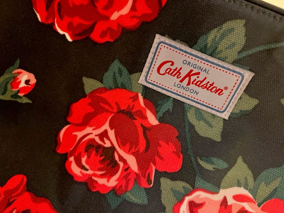 Schöne Tasche m. Rosen v. Cath Kidston in Großostheim