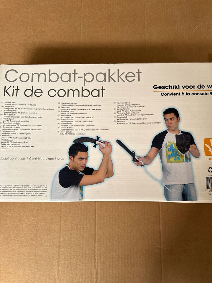 Kampfpaket für Nintendo Wii Konsole. Schwerter und Schild in Bruchköbel