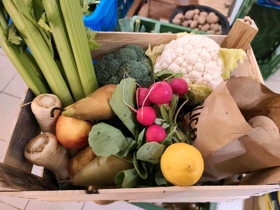 Obst und Gemüse Kisten Wochenendbox regional saisonal in Teningen