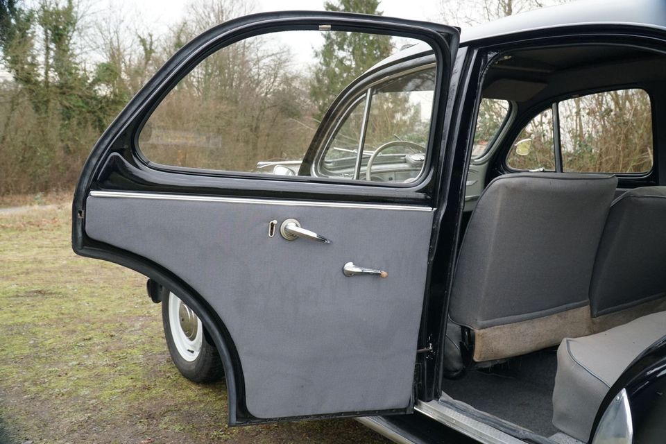 Peugeot 203 Limousine Oldtimer in Homburg