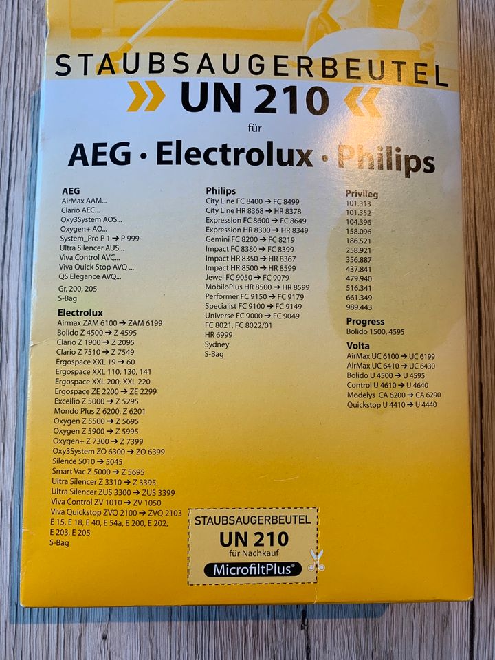 MicrofiltPlus UN 210 Staubsaugerbeitel 4 Stück AEG Philips Etc in Albertshofen