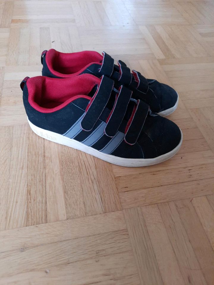 Adidas Schuhe 34 in Oldenburg