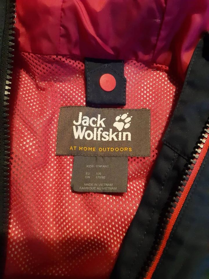 Jack Wolfskin Jacke Kinder 176 in Berlin