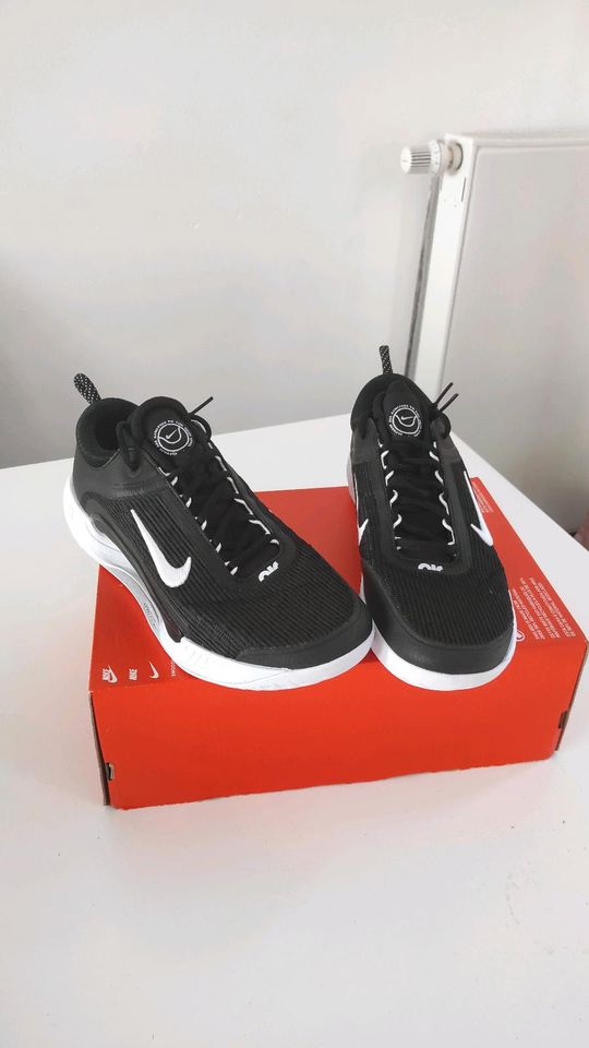 NIKE ZOOM COURT NXT HC HERREN SNEACKER, FREIZEIT SCHUHE in Düren