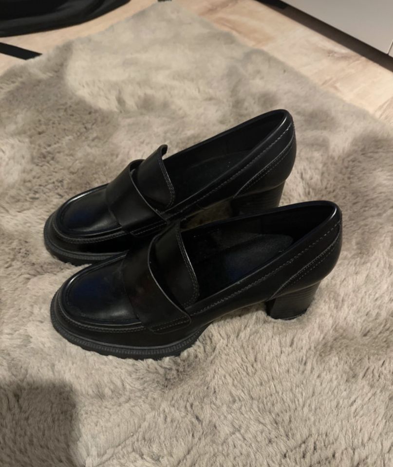 H&M Loafers mit Absatz Größe 39 in Hamburg