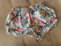 H&M Shorts Muster Gr. 32 bunt kurze Hose Hessen - Reinhardshagen Vorschau