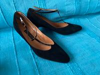 CASADEI kitten Pumps schwarz wildleder suede Gr.8.5 inkl.Versand Hessen - Langen (Hessen) Vorschau