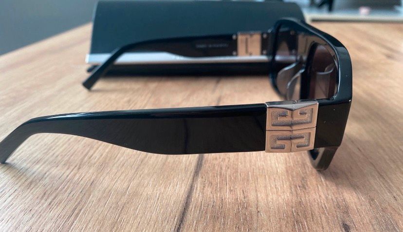 Givenchy Sonnenbrille in Saarbrücken