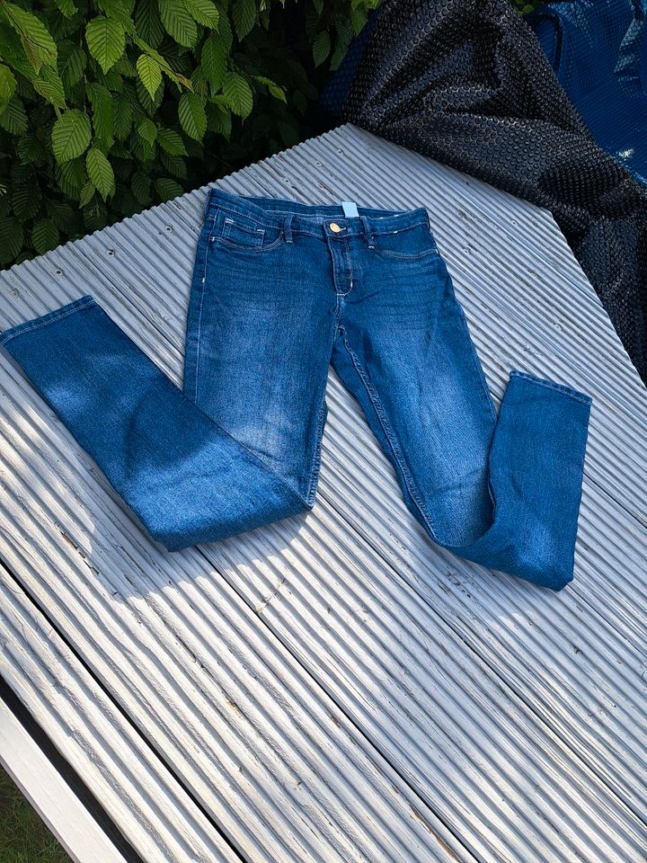 herrliche Jeans von H&M Skinny fit Gr. 158 in Leverkusen