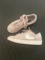 NIKE Sneaker Blazer low sd beige Damen München - Maxvorstadt Vorschau