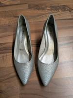 Tamaris Pumps gut erhalten 39 silber Glitzer München - Untergiesing-Harlaching Vorschau