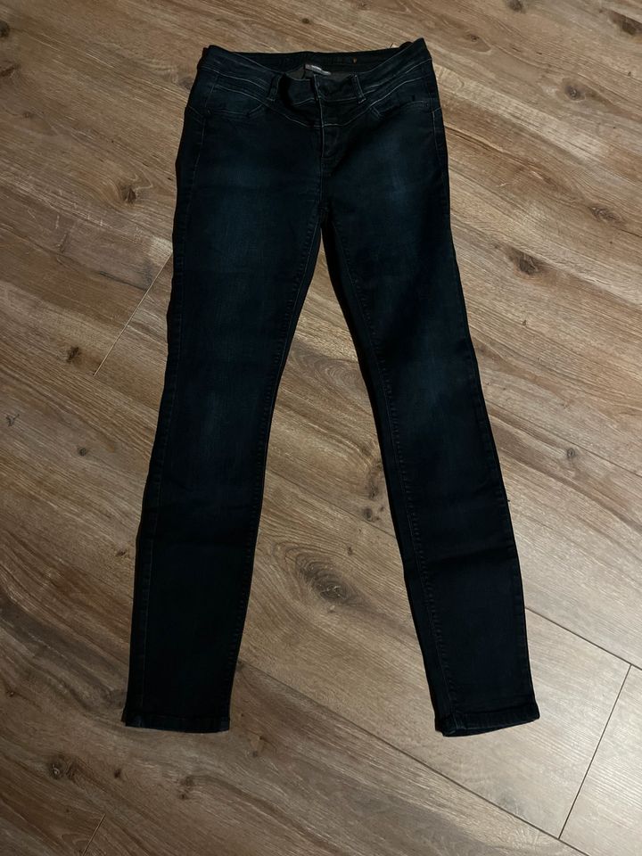 Damenjeans Street One Push up Größe 30/30 in Hamm (Sieg)