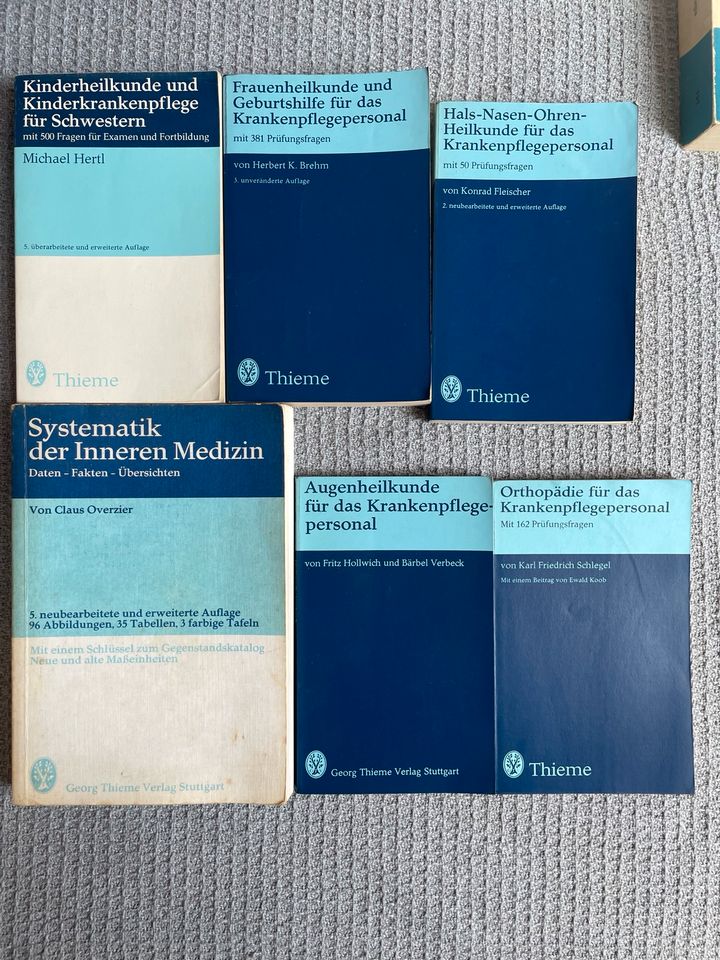 Verschiedene alte Medizin Bücher 1970/1980er 70er 80er Thieme in Kiel