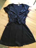 Schwarzes kurzes Sommerkleid / Wickelkleid Gr. 38 Düsseldorf - Gerresheim Vorschau