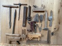 Diverse alte Werkzeuge wie Hobel Bohrer Sägen auch als Deko Bayern - Grafing bei München Vorschau