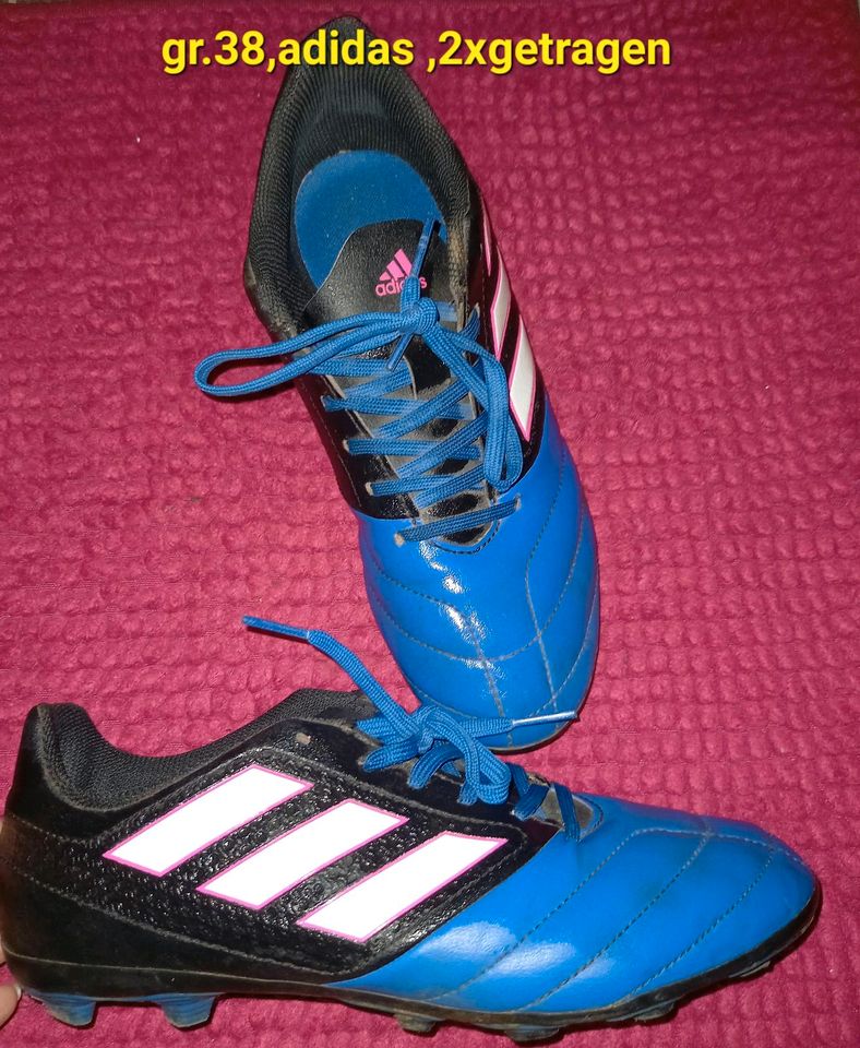 Fussballschuhe gr.38 von adidas im super Zustand in Duisburg