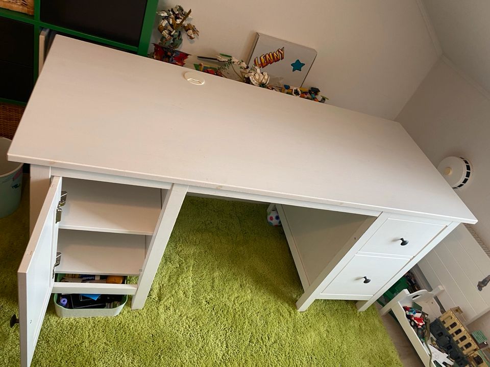 Hemnes IKEA Schreibtisch, weiß gebeizt, 155x65 cm, in Solingen