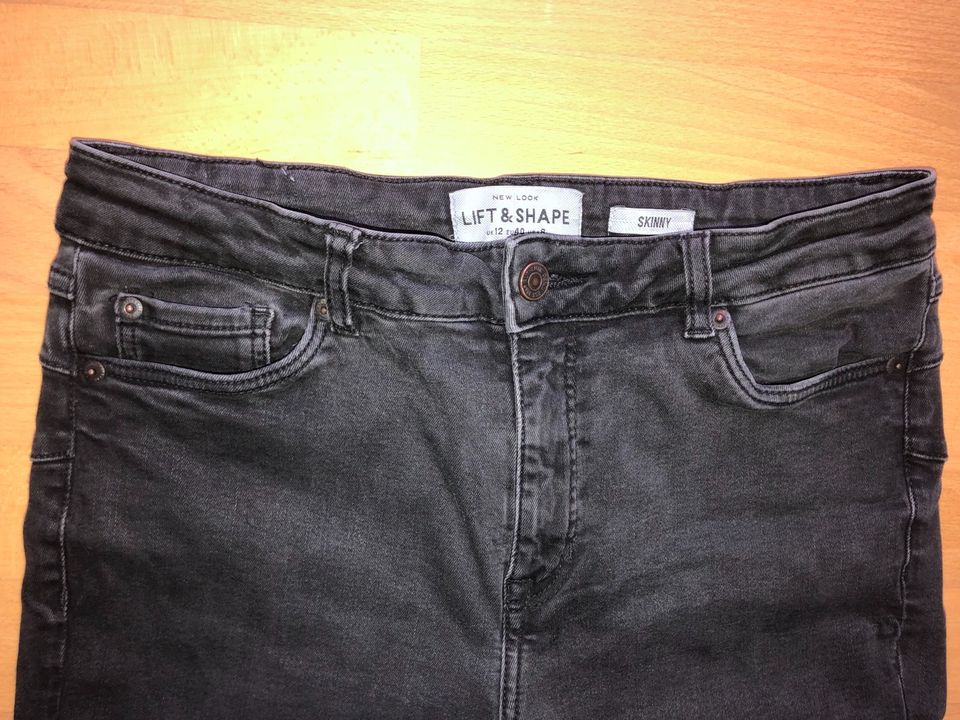 New Look Lift & Shape Jeans grau/schwarz 40 skinny in Gütersloh