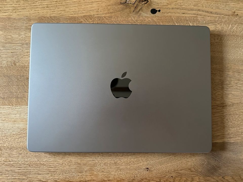 Apple MacBook M1 Pro 14 Zoll Space Grey in Oelde