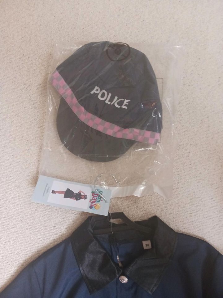 Richtig schöner und Neuer Polizisten Kostüm in Halstenbek