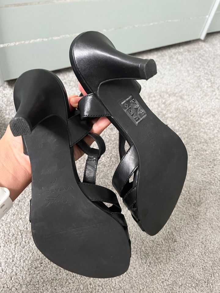 Tolle Schwarze Sandalen , kaum getragen in Marl