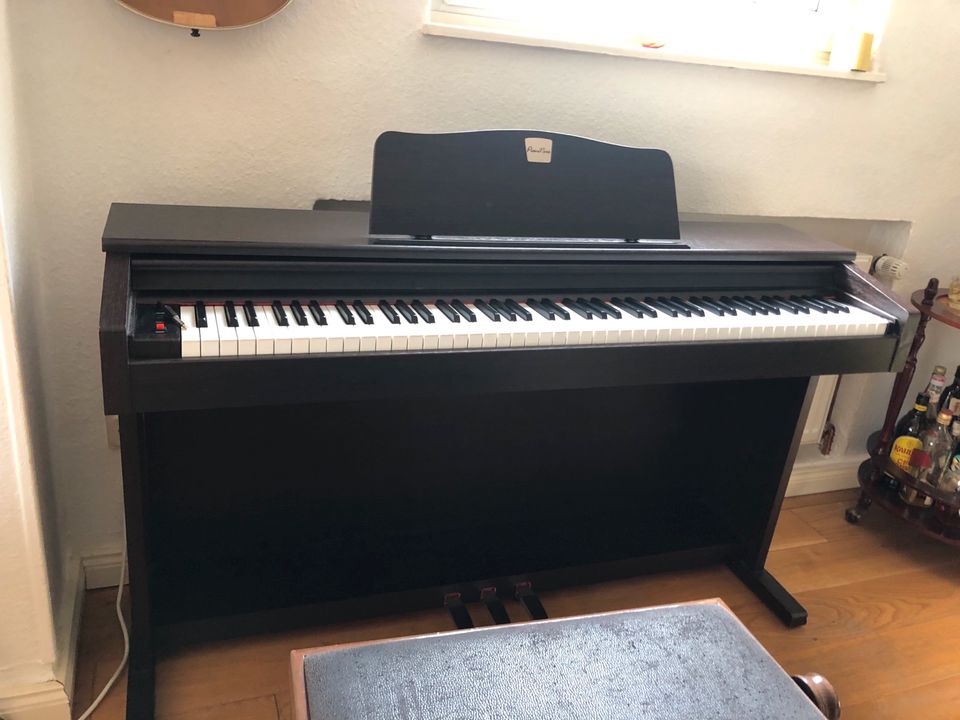 Elektrisches Klavier Piano Nova mit Hocker in Heiligenhaus