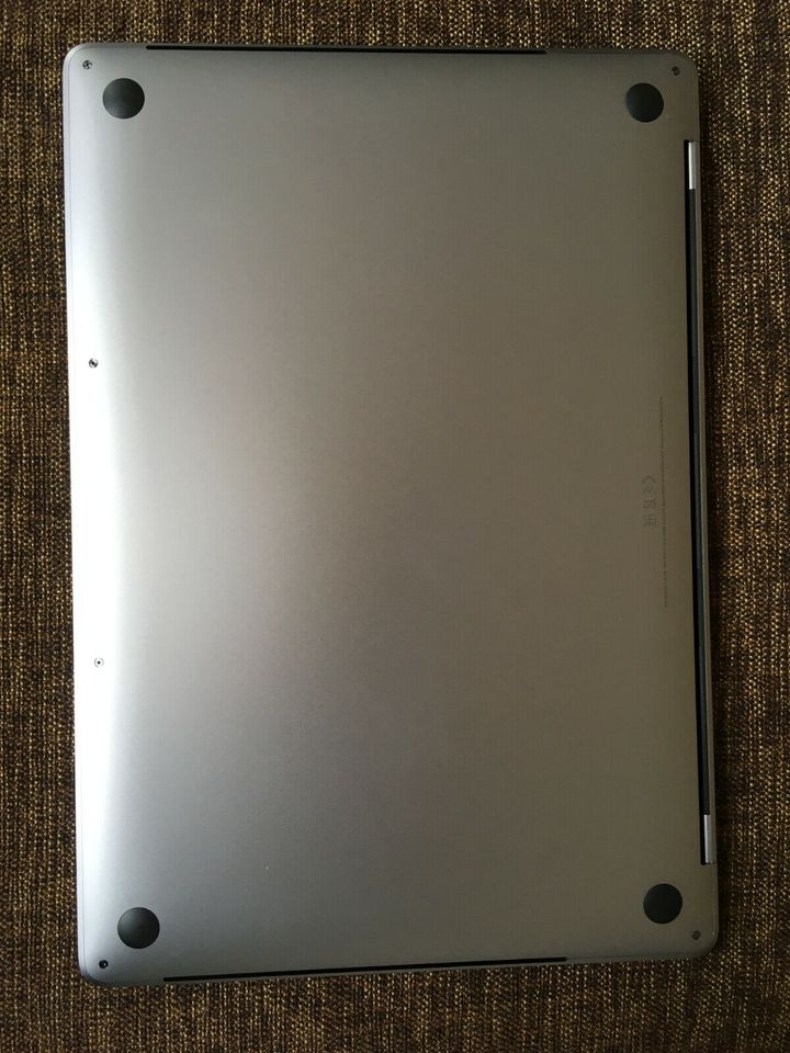 Apple Macbook Pro 15 2018 2,2 GHz i7 256 SSD space-grau in Bad Oeynhausen