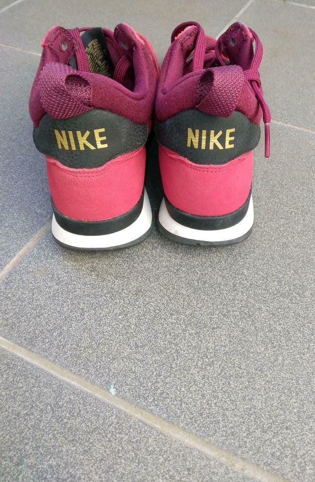 *** Tausche schöne Rote Nike Sneaker *** in Köln