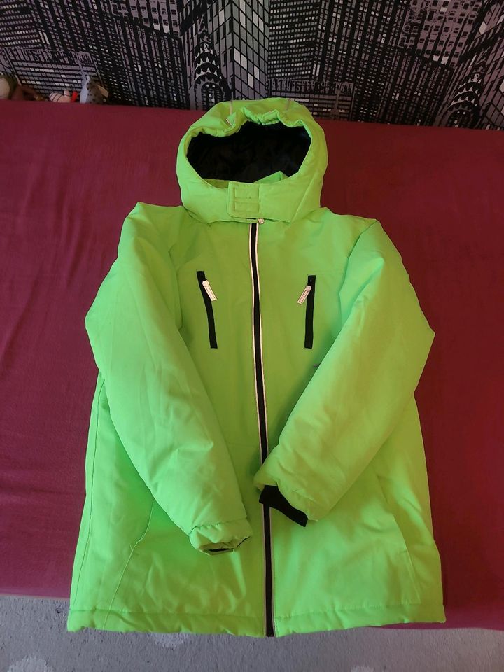 Winterjacke gr. 158 jungen sehr warm in Treben