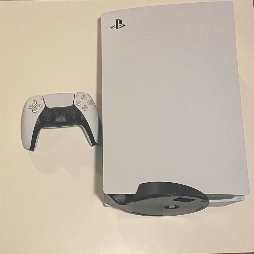 Playstation 5 - PS5 mit optischem Laufwerk inkl. Controller in Treuchtlingen