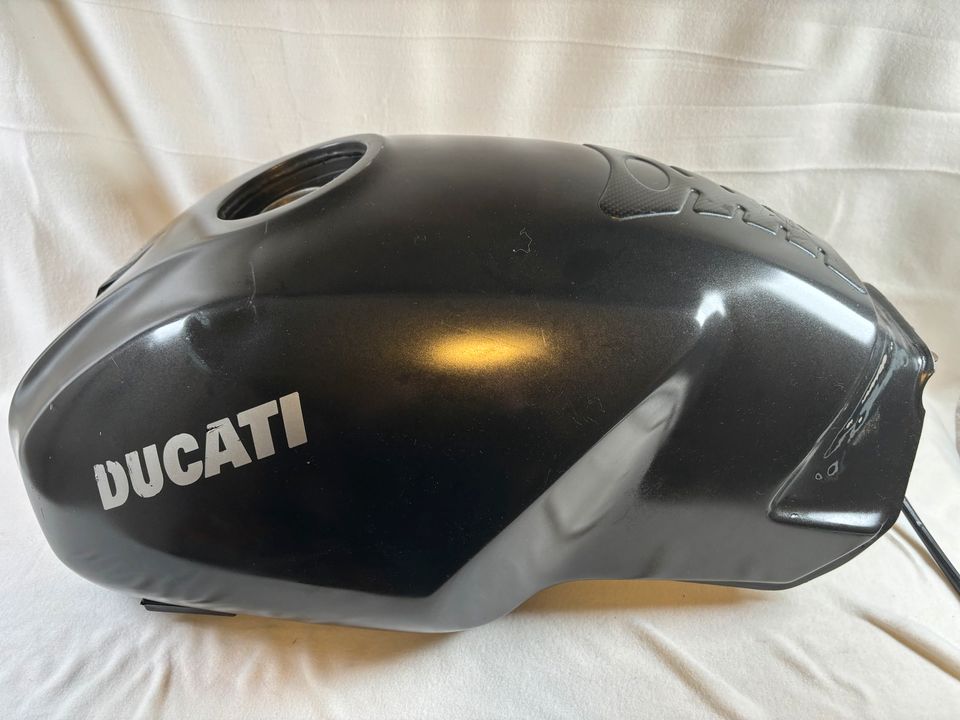 Ducati M 600 Monster Tank zum restaurieren www.kutte24.de in Bremen