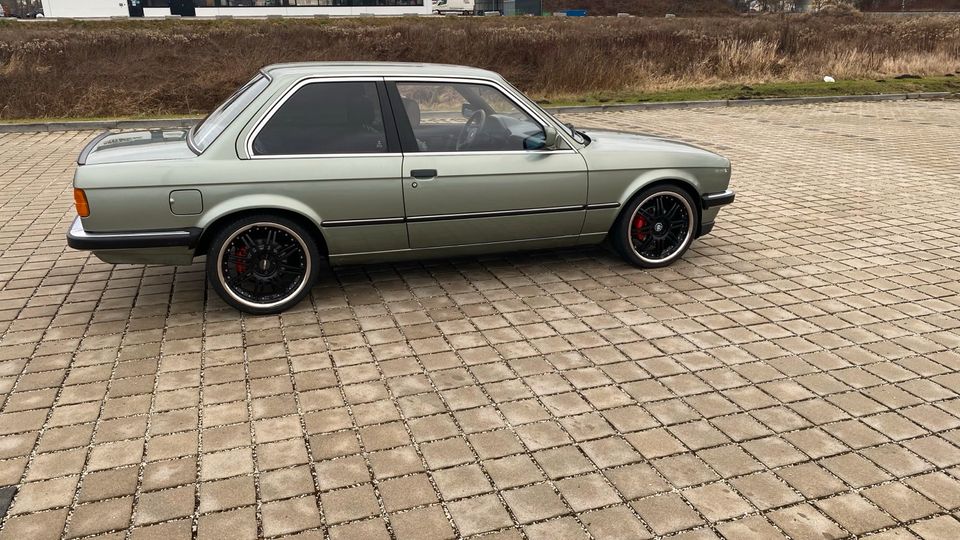 BMW 325e E30 Coupe Oldtimer in Essenbach