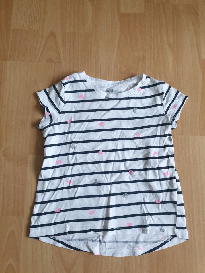 Mädchen Tshirt H&M Größe 98/104 in Troisdorf