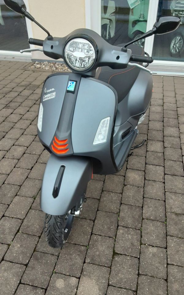 Vespa GTS 125 supersport Model 2023 Neufahrzeug sofort verfügbar. in Petting