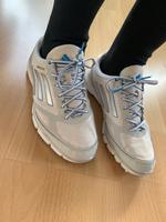 Adidas Schuhe, Turnschuhe Sneaker von Adidas weiß, Größe 38 Hessen - Neu-Isenburg Vorschau