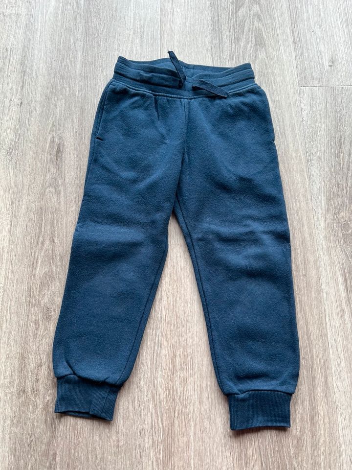 Jogginghosen/Jeans Gr. 104 in Neese