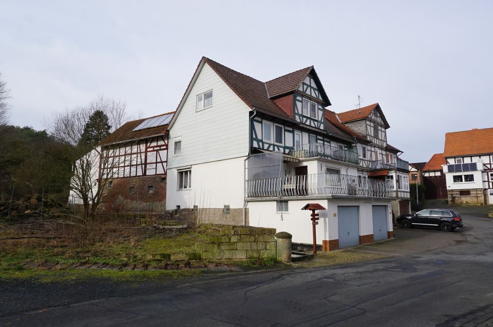 Zweifamilienhaus mit Nebengebäuden und großer Scheune. Keine Käuferprovision! in Spangenberg