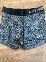 Kurze Sporthose von Nike mit Schlangendesign Brandenburg - Cottbus Vorschau