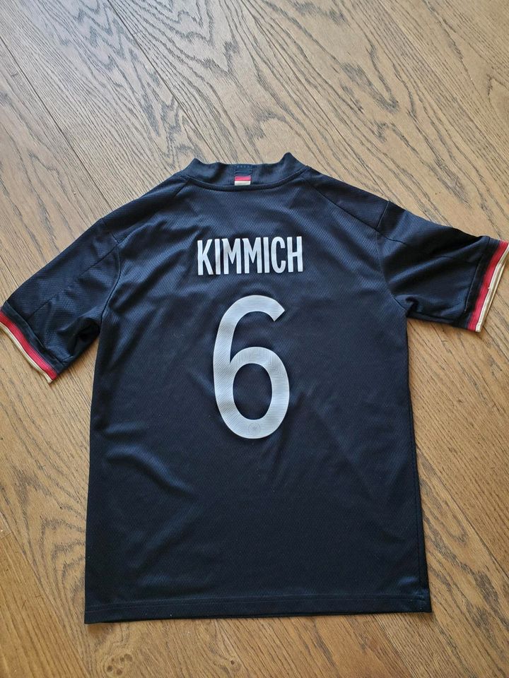 Bayern Kimmich Trikot weiß und schwarz XS 164 in Hannover