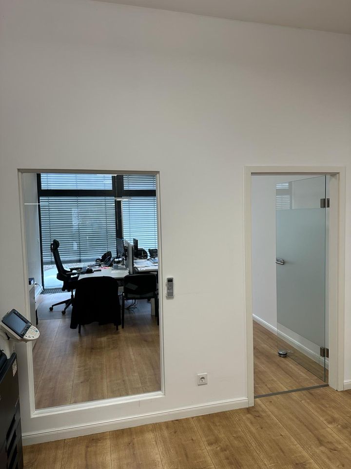 Büro mit 4 einzelnen Räumen oder als Kosmetik Studio in Frankfurt am Main