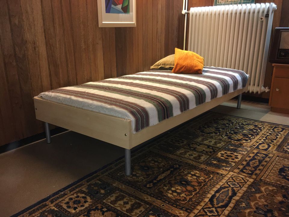 Bett, neuwertig … 200 x 90 cm in Bielefeld