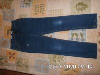 1 blaue Jeanshose & 1 hellblaue Jeanshose Sachsen - Hoyerswerda Vorschau