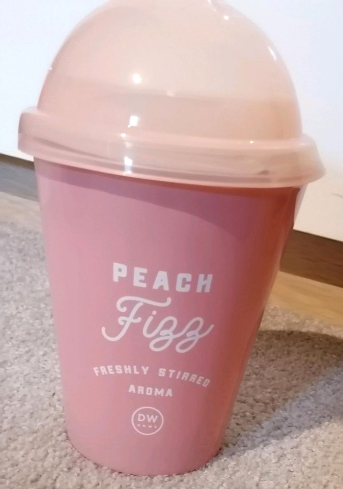 DW Home Duftkerze Peach Fizz neu in Hamburg