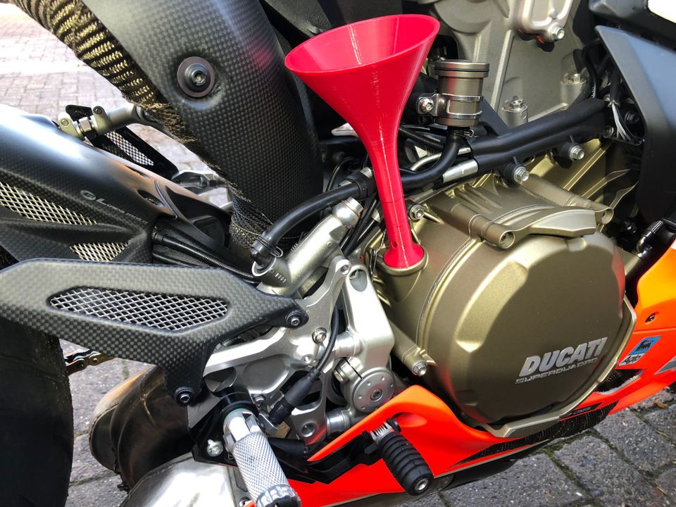 Ducati Streetfighter Panigale V2 V4 Öl Trichter Öleinfülltrichter in Kassel
