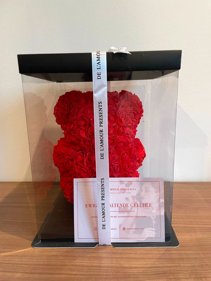 Rosenbär rot weiß de l‘amour presents in Sehnde