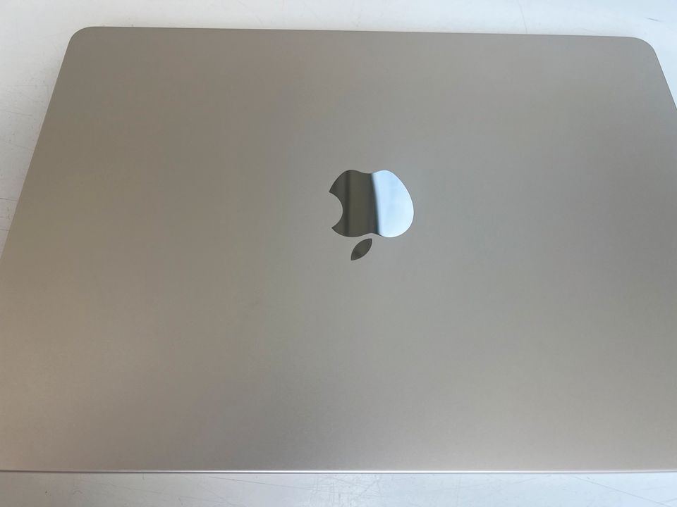 Apple macbook air 13,6 zoll gold 8 gb 2022 mit 2 Jahre Garantie in Duisburg