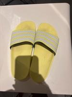 Adilette badeschuh gelb Größe 5 Kr. München - Grünwald Vorschau