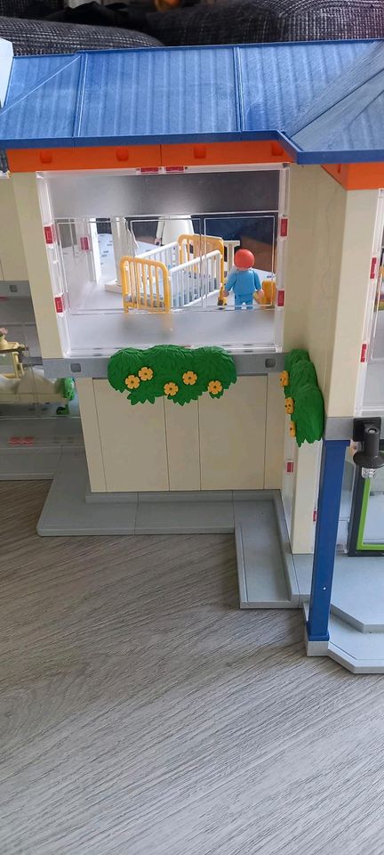 Playmobil Krankenhaus Klinik 4404 mit Zubehör Versandkostenfrei in Wahlstedt