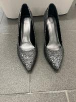 Catwalk pumps Silber schwarz neu Größe 40 Nordrhein-Westfalen - Köln Vogelsang Vorschau