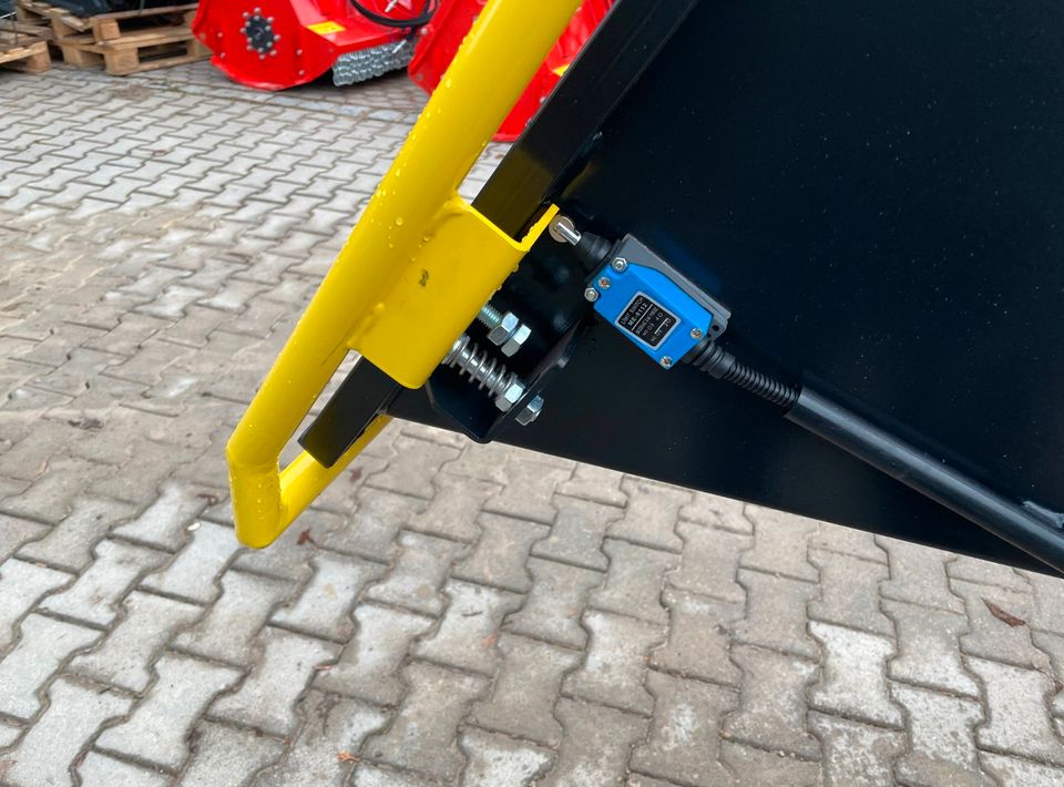 Grobhacker RP150 mit 3m Förderband 8 Messer Häcksler Brennholz in